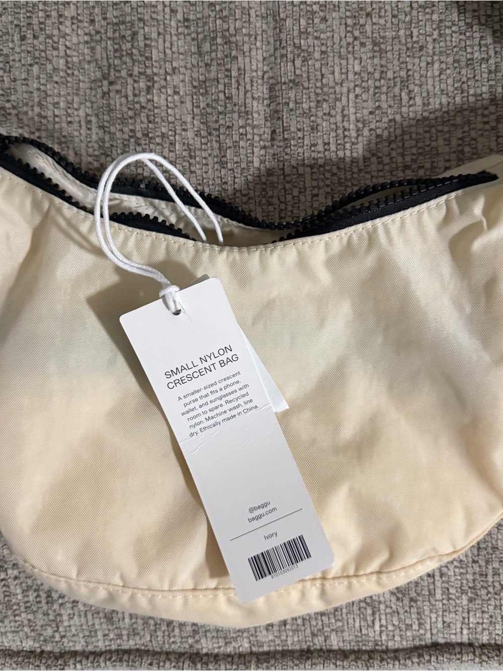 Baggu Mini Nylon Crescent Bag in Ivory NWT - Picture 4 of 4